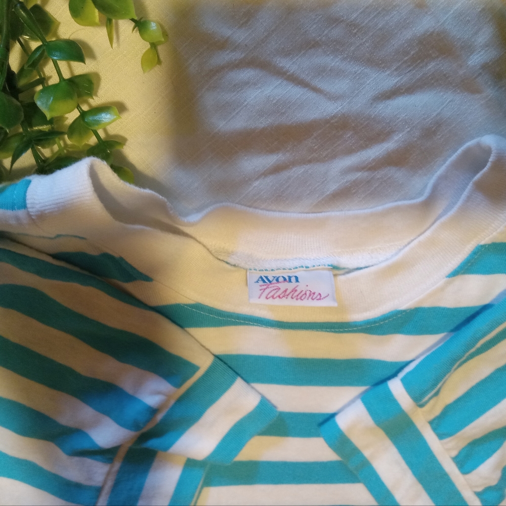 Vintage avon short sleeve